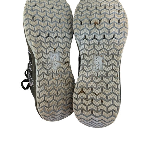 Women’s Avia Sneakers - Picture 10 of 10